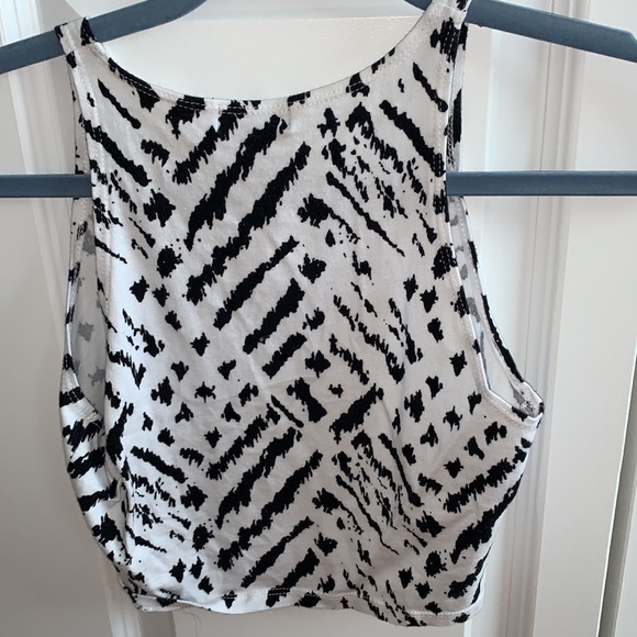 Relaxed Racerback Cropped Top - Picture 3 of 3